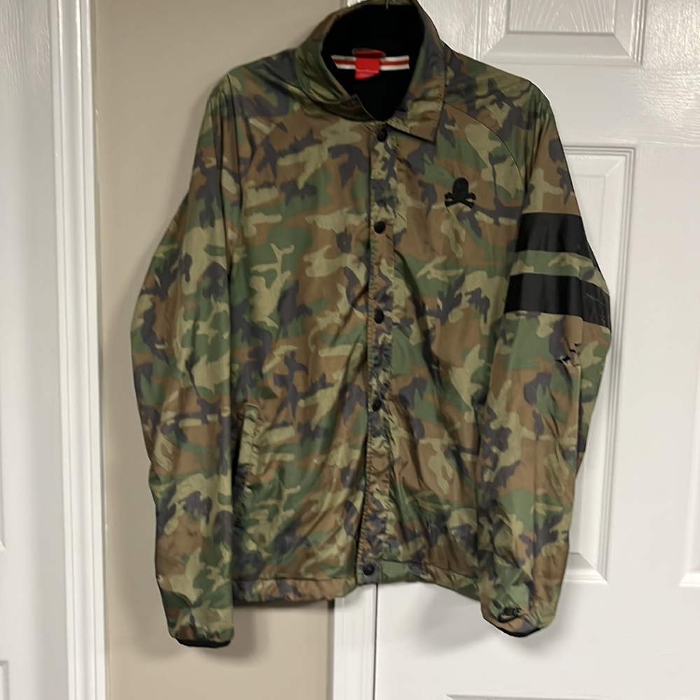 Nike camo windbreaker size large